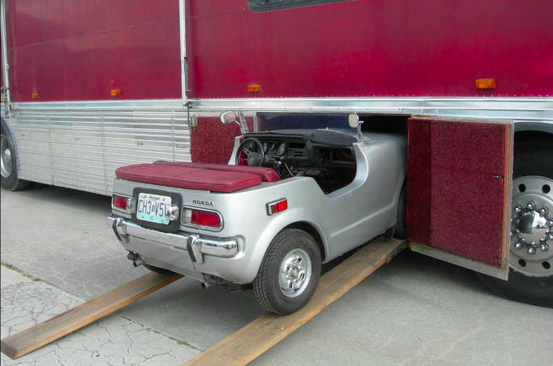 Illustration for article titled Here's a Bus With a Built-In 1972 Honda Z600 Escape PodÂ